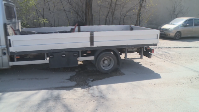 Дълбоки дупки и липса на ремонт: предизвикателствата пред шофьорите в Южната промишлена зона във Варна