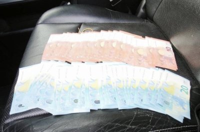 Откриха пари и списъци с имена в кола на кандидат-депутат