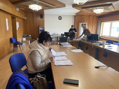 Проблем с машините забави началото на изборния ден в Смолян