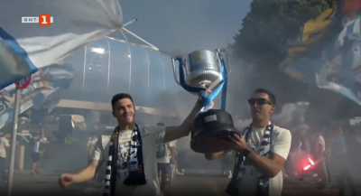 Реал Сосиедад отпразнува триумфа за Купата на краля с хиляди фенове в Сан Себастиан