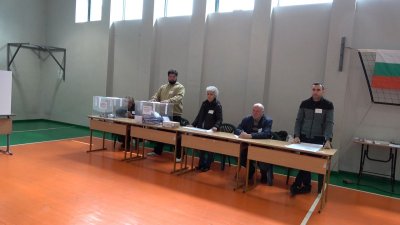Близо 43% е избирателната активсност в Смолян към 16 часа
