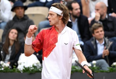 Рубльов и Фис се класираха за финала в Барселона след обрати