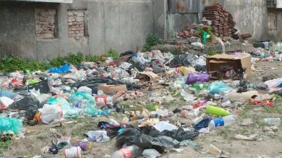 Битка с боклука в &bdquo;Столипиново&ldquo;: Липсата на контейнери остава основен проблем