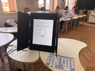 В началото на изборния ден: Проблем с машина за гласуване в Бургас