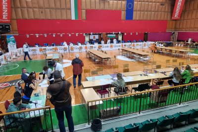 Затруднения при отчитането на вота в Хасково, комисиите чакат с часове