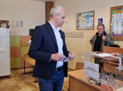 "Vazrazhdane" Leader Kostadin Kostadinov: Only Those Who Vote Can Change the Future