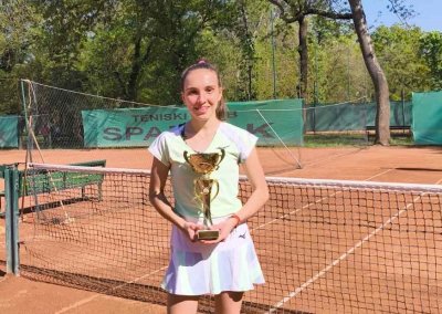 Глушкова стана шампионка на двойки, Илиева е финалистка на сингъл в Сърбия