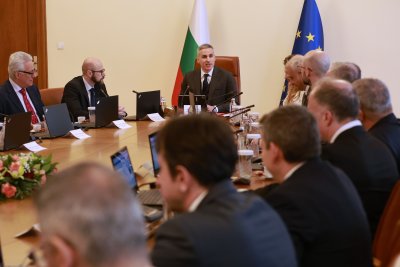 Кабинетът ще разблокира 1 милиард и 400 милиона евро от парите за ББР, ще ги ползва за капиталови разходи