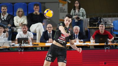 Лубе Чивитанова с Александър Николов на финал в Суперлигата след категоричен успех над Верона