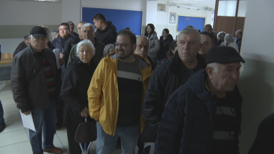 С дълги опашки, но без високо напрежение преминава вотът в Турция