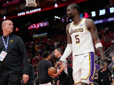 Хюстън удари Лейкърс и отложи края на серията в НБА