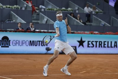 Александър Зверев пречупи Меншик и продължава към четвъртфиналите в Мадрид