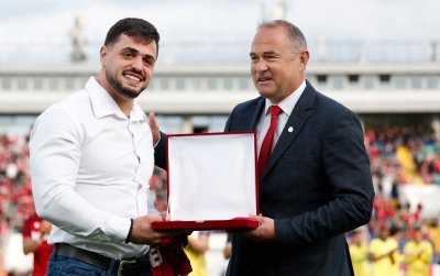 ЦСКА награди Карлос Насар за четвъртата му европейска титла