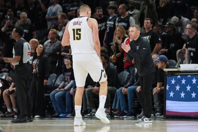 НБА наказа Никола Йокич и Джулиъс Рандъл с глоби след напрежение в плейофите