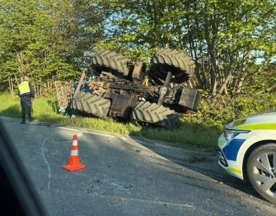 Катастрофа между камион и трактор затруднява движението по пътя София - Варна