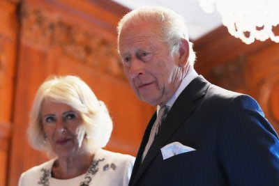 Кралската визита в САЩ: Топовни салюти и военни почести за Чарлз III