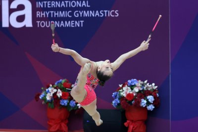 Яница Динева и Анастасия Калева заминаха за Европейската купа по художествена гимнастика в Баку