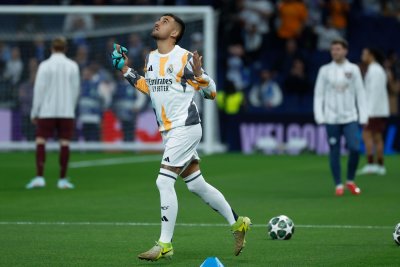 Реал се разделя с двама от испанските си футболисти