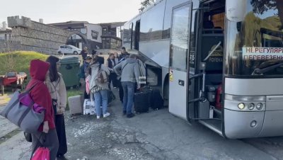 Пътниците от преобърнатия автобус край Малко Търново тръгват обратно за Украйна