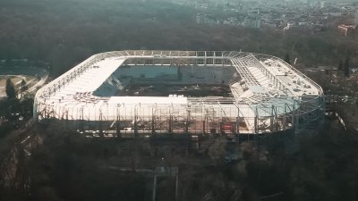 Напредък по строежа на "Българска армия&ldquo;: асфалтираха централната алея пред сектор "А&ldquo; (ВИДЕО)