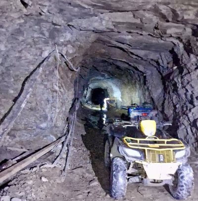 Мащабна акция: Разкриха мина с над 20 галерии, превърната в наркооранжерия