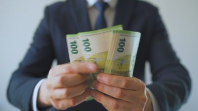 Експерти: Потребители и бизнес имат нужда от помощ