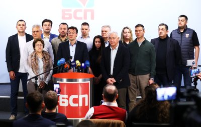 Крум Зарков е готов на оставка, ако не получи вот на доверие