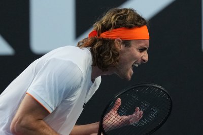 Стефанос Циципас продължава към втория кръг в Мадрид