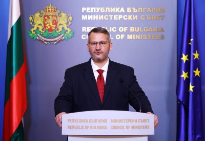 Министър Иван Христанов разпореди закриване на веригата "Магазини за хората"