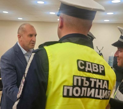 Румен Радев плати глоба за неправилно паркиране