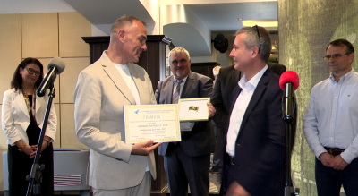 BNT Journalist Dragomir Draganov Receives an Award from the Association of Bulgarian Airlines