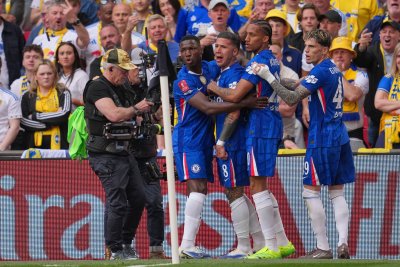 Челси оцеля в драмата срещу Лийдс и ще спори за трофея на ФА Къп