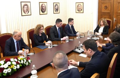 НА ЖИВО: От "Демократична България" отидоха на консултации при президента