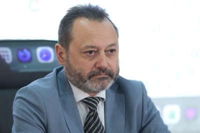 Регионалният министър: Свлачището е с необичайно огромни размери, поне месец ще продължат проучванията