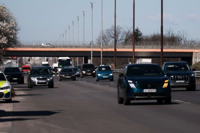 Засилен трафик на автомобили към София