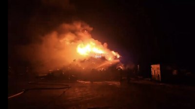 Пожар избухна в база за вторични суровини в Сливен Сигналът е