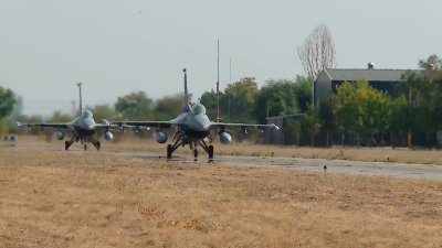 Скорост, чест и отговорност: БНТ ви среща с пилоти от изтребителната авиация