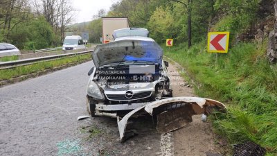 Кола катастрофира на Италианския мост край Стара Загора, шофьорът избяга