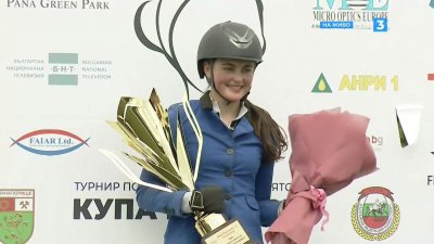 Елиза Чолакова грабна приз Община Панагюрище в турнира по прескачане на препятствия за Купа България