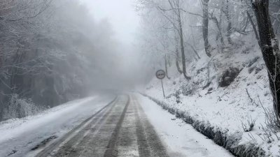 Минусови температури и сняг на прохода Шипка (СНИМКИ)