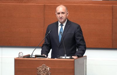Румен Радев: Нямаме илюзии за кризите и изпитанията, които стоят пред правителството