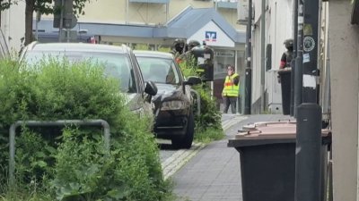 Заложническа криза в Германия приключи без пострадали, но заподозрените се издирват