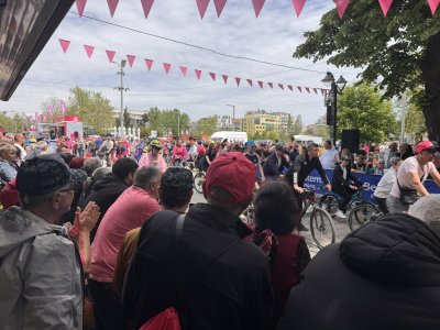 Стотици колоездачи тръгнаха по трасето на Джиро д'Италия в Бургас
