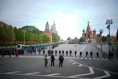 Тридневно примирие между Русия и Украйна за Деня на победата, Москва провежда съкратен военен парад
