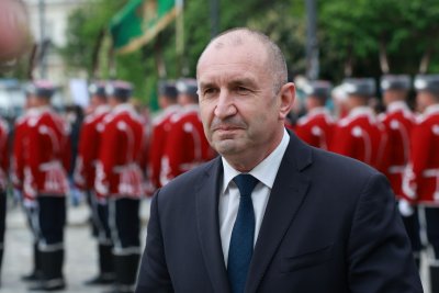 Румен Радев: Огромен бюджетен дефицит и съмнителни договори за &bdquo;елементарни дейности&ldquo; излизат наяве