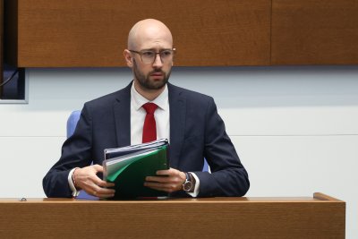 Парите на държавата: Депутатите изслушаха финансовия министър