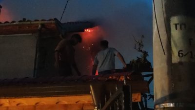 Семейство в Мъглиж остана без дом след пожар, причинен от мълния