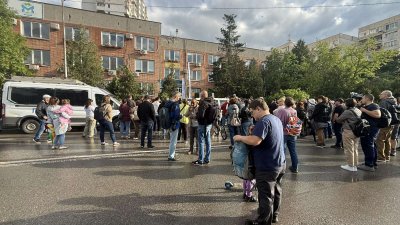 Жители на "Младост" протестираха срещу изграждането на 22-етажен небостъргач