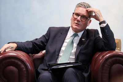 Британският премиер отказа да подаде оставка - каква ще бъде политическата му съдба?