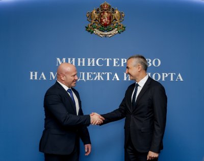 Димитър Илиев официално предаде поста министър на младежта и спорта на своя наследник Енчо Керязов